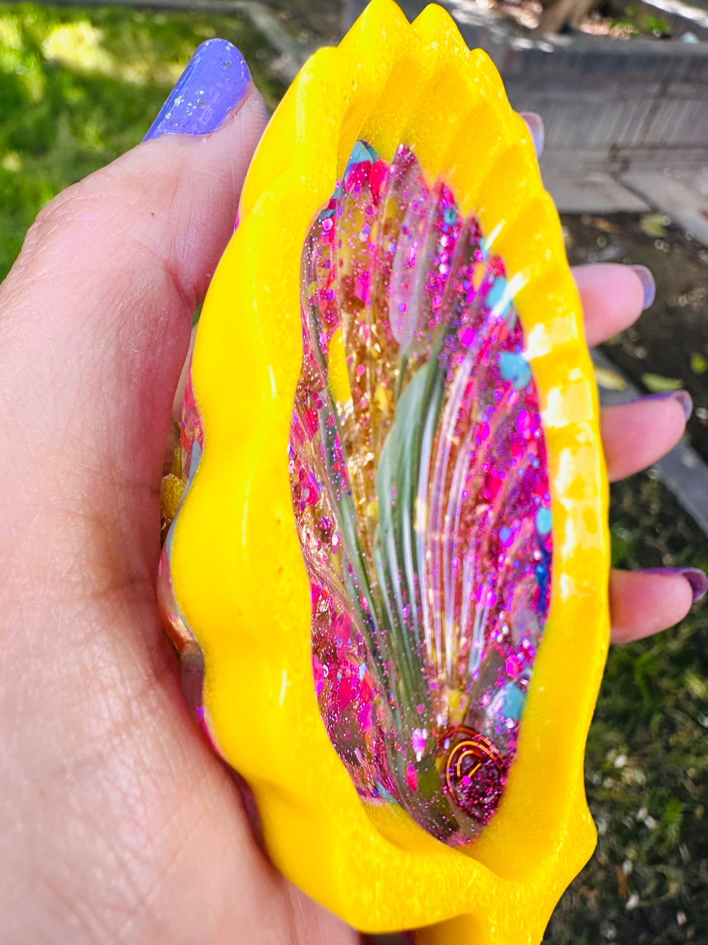 Shell Tray Spring Tulip Orgonite