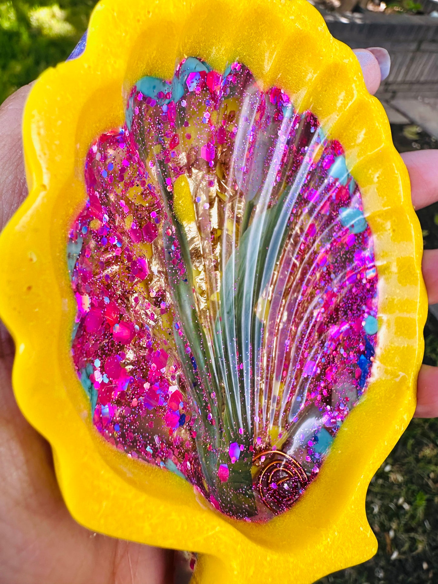 Shell Tray Spring Tulip Orgonite