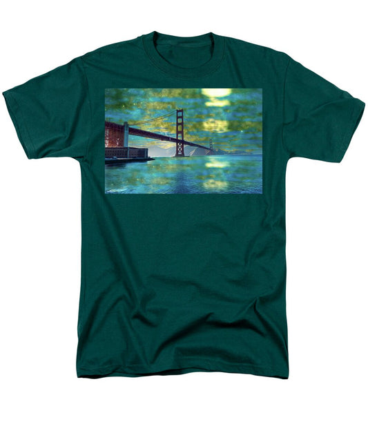 Golden Light on a Goldne day in the Golden Gate Bridge - Men's T-Shirt  (Regular Fit)