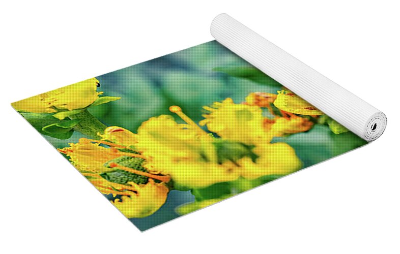 Holding on to Dear Life of a Bee - Yoga Mat